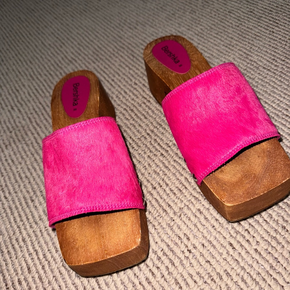 Pink cork sandals